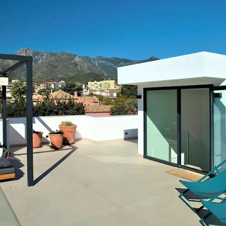 A Beautiful, Modern 4 Bed In Center *