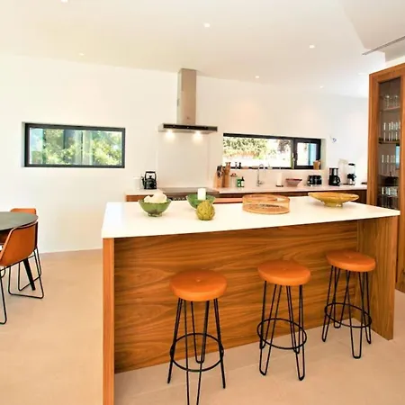 A Beautiful, Modern 4 Bed In Center * Marbella